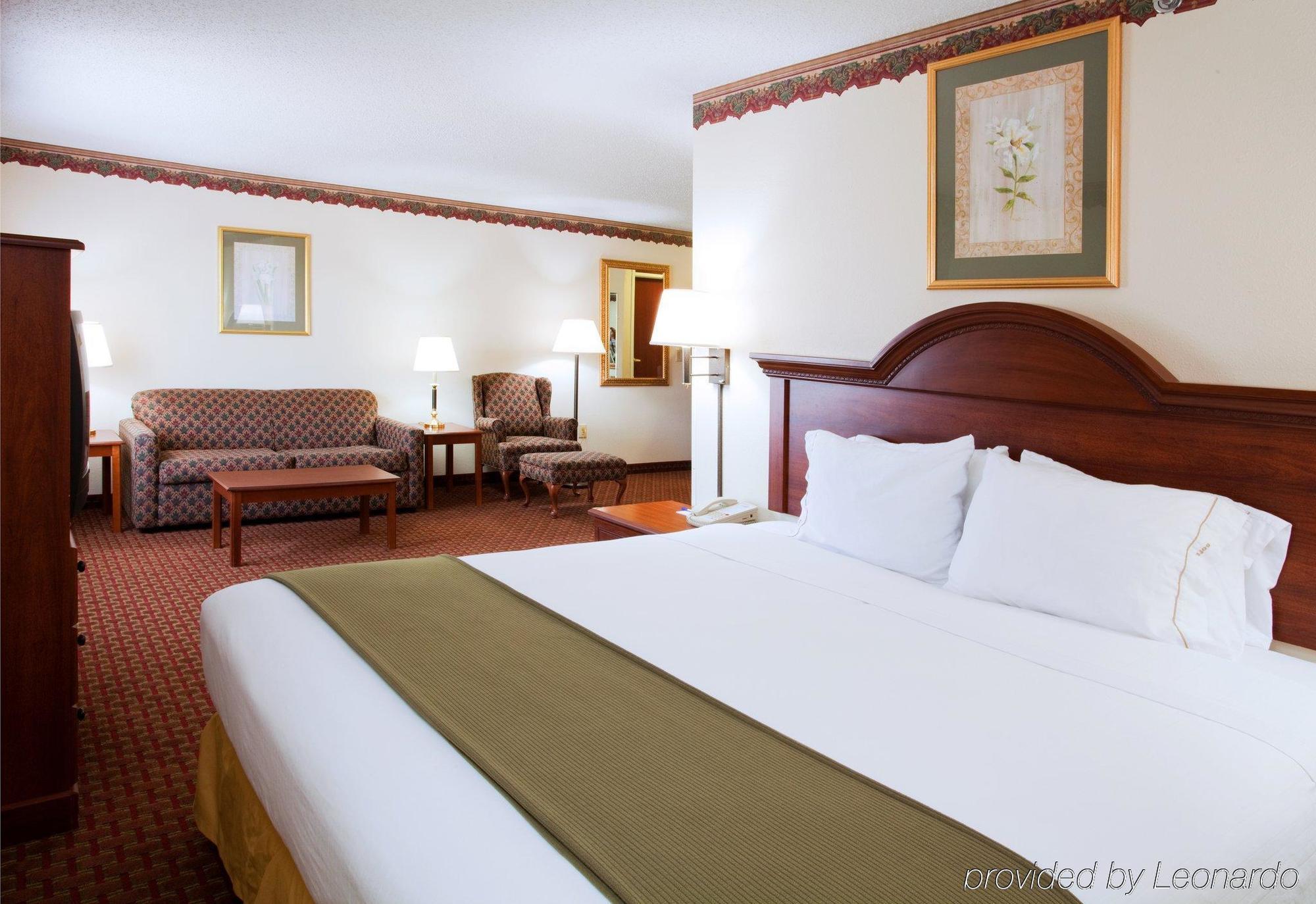 Holiday Inn Express Hillsville By Ihg Bagian luar foto