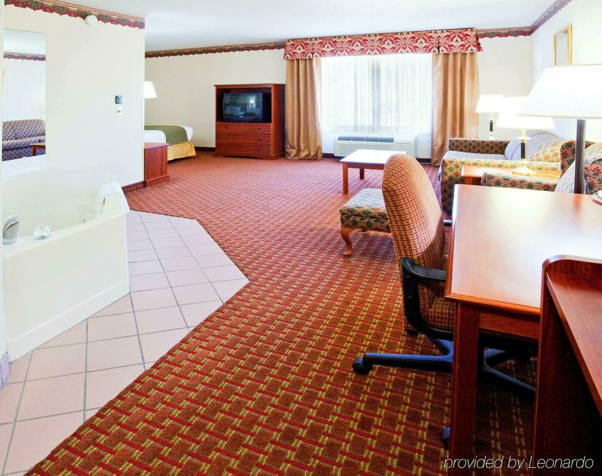 Holiday Inn Express Hillsville By Ihg Bagian luar foto