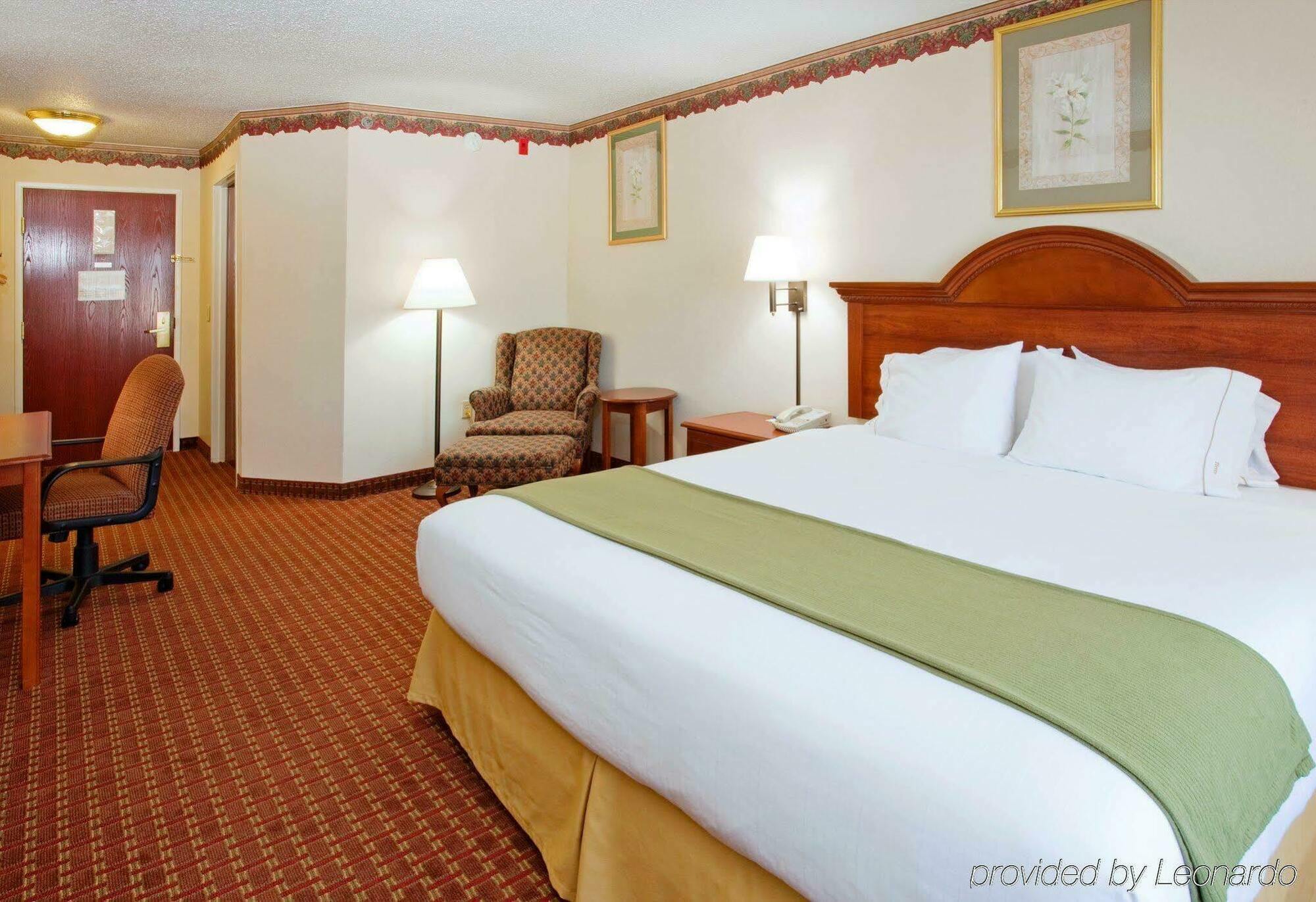 Holiday Inn Express Hillsville By Ihg Bagian luar foto