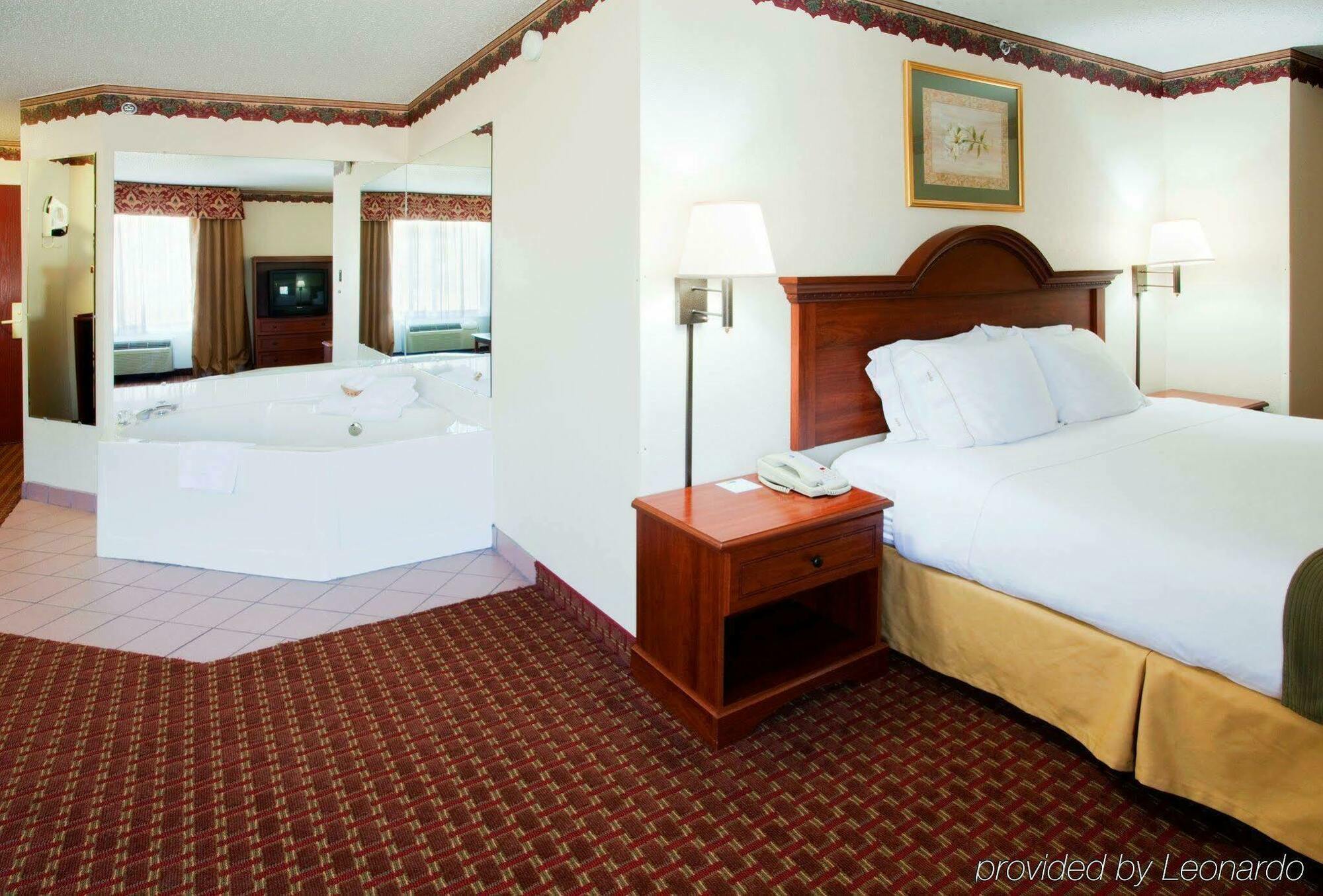 Holiday Inn Express Hillsville By Ihg Bagian luar foto