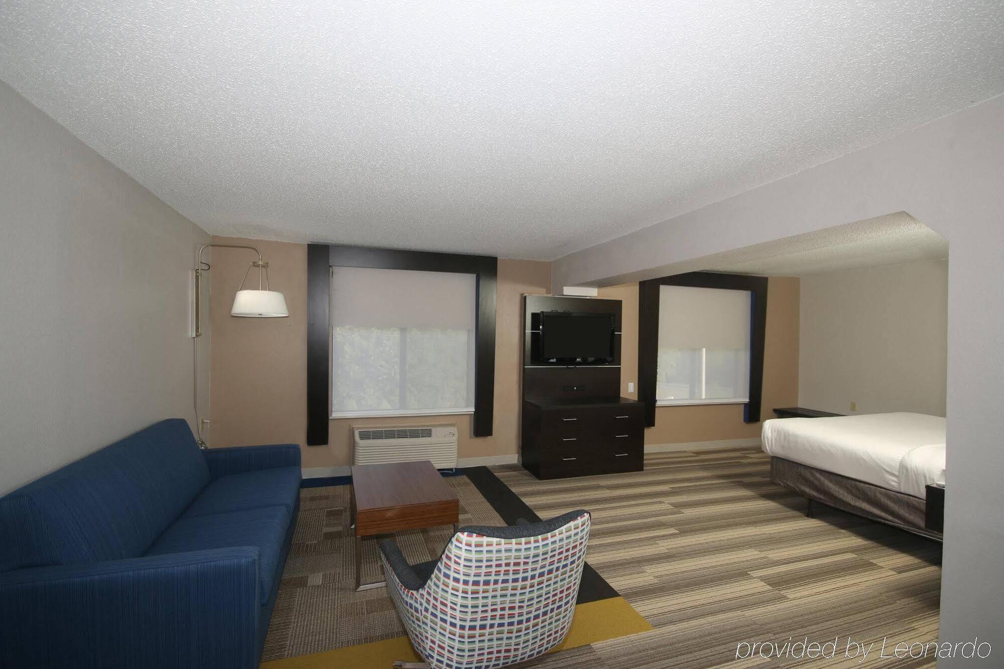 Holiday Inn Express Hillsville By Ihg Bagian luar foto